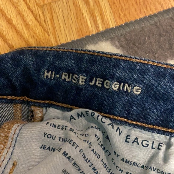 American Eagle High Waisted Medium Wash Denim Jean - Picture 4 of 5